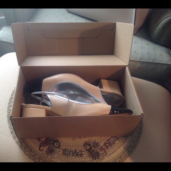 Zara Black cap toe 7.5 with silver trim adjustable - Picture 6 of 6